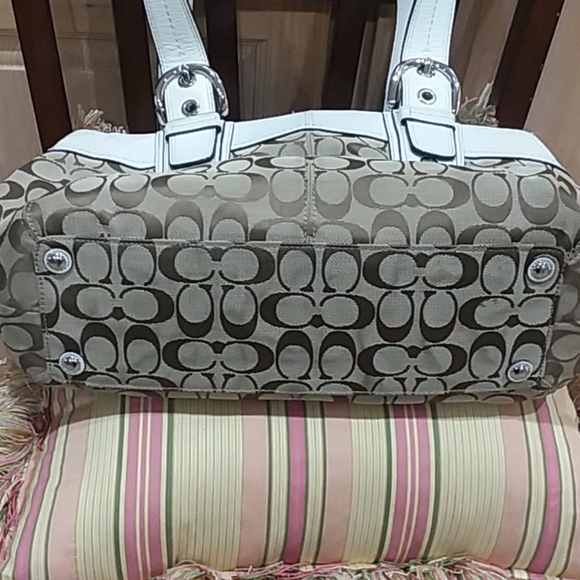 🔥DEAL🔥 Statement Coach Satchel - Picture 9 of 12